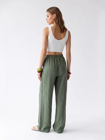 Wide leg Pantaloni de la MixRay pe verde