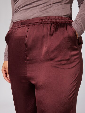 Guido Maria Kretschmer Curvy Wide leg Broek 'Lydia' in Rood