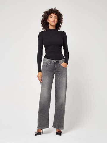 Gang Regular Jeans '94RIVER' in Grau: Vorderseite