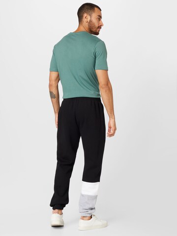 LACOSTE - Tapered Calças em preto