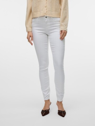 Skinny Jean 'VMElly' VERO MODA en blanc : devant