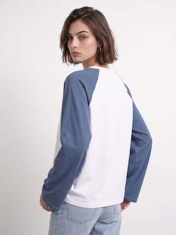 HYPEDROP - Camiseta 'Ocelle' en blanco