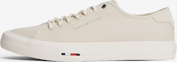 Baskets basses TOMMY HILFIGER en marron : devant