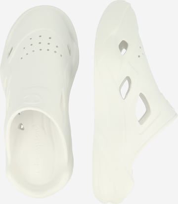 Champion Authentic Athletic Apparel Pantolette in Weiß