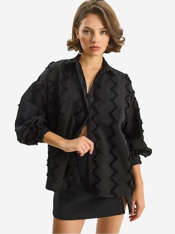 Bianco Lucci - Blusa em preto: frente