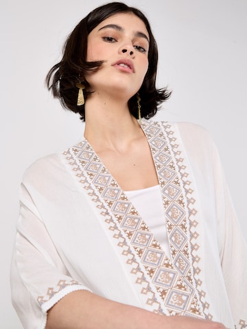 Kimono ' ' Apricot en blanc