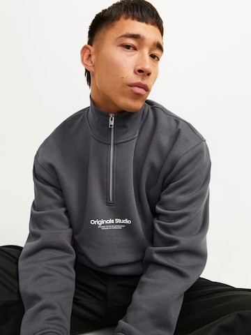 JACK & JONES Sweatshirt 'Vesterbro' in Grey: front
