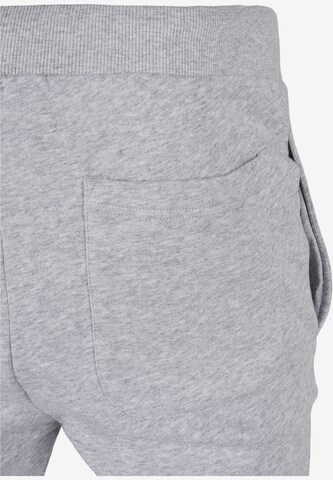 Tapered Pantaloni di Urban Classics in grigio