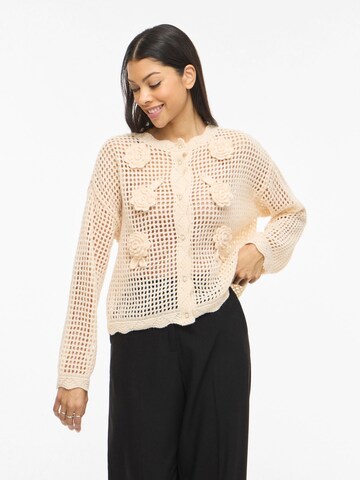Cardigan 'VIEnny' VILA en beige : devant