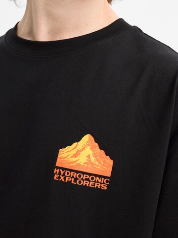 hydroponic - Camiseta 'Hydroponic Oversized Short-Sleeve Explorers Graphic T-Shirt' en negro