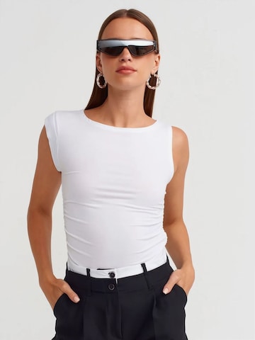 Dilvin - Top em branco: frente