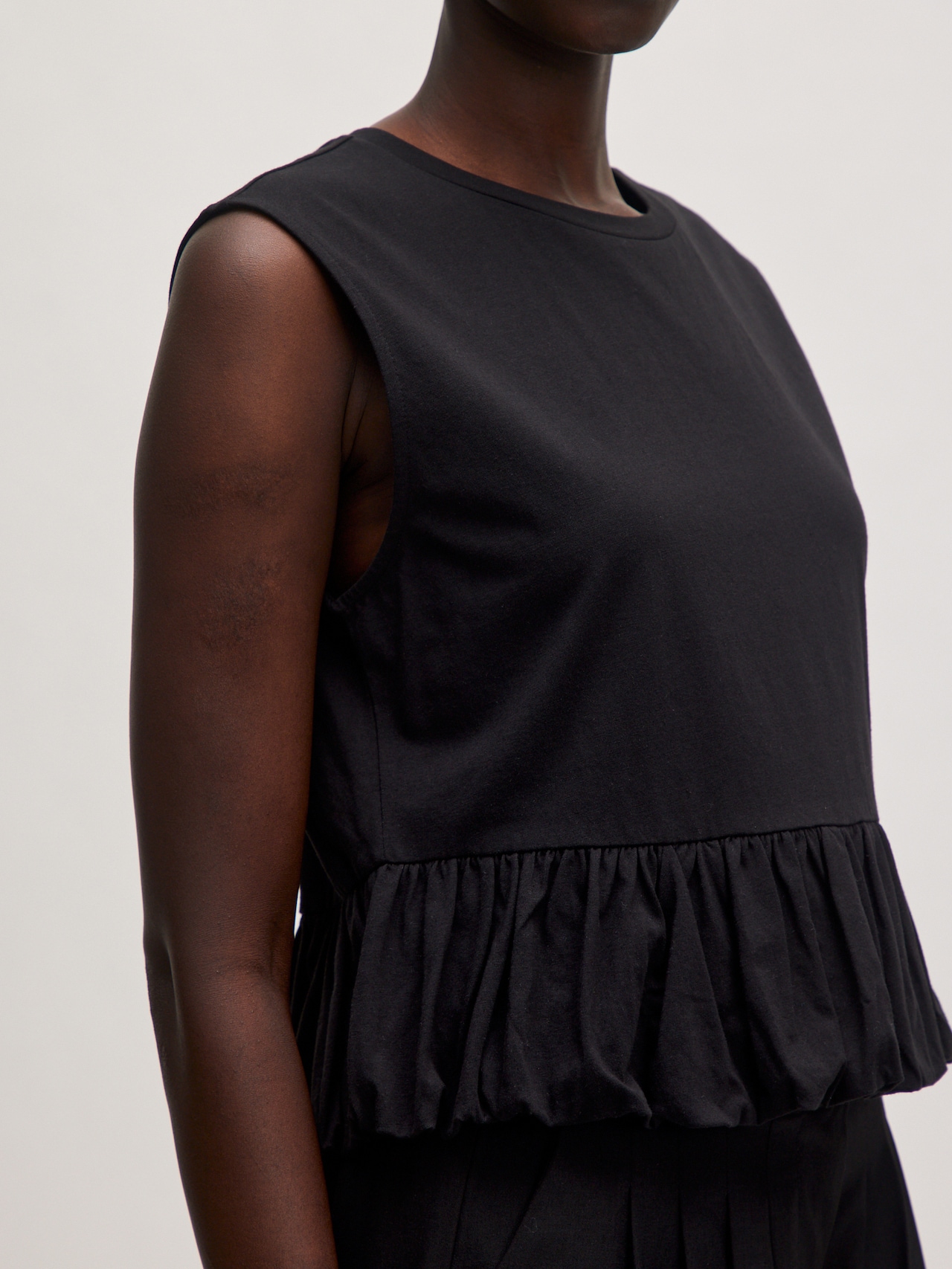 EDITED Produits T-shirt 'Davinia' noir