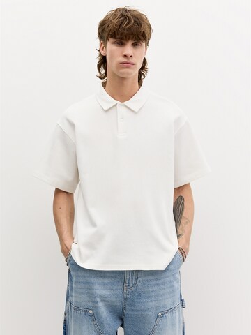 Pull&Bear Shirt in White: front