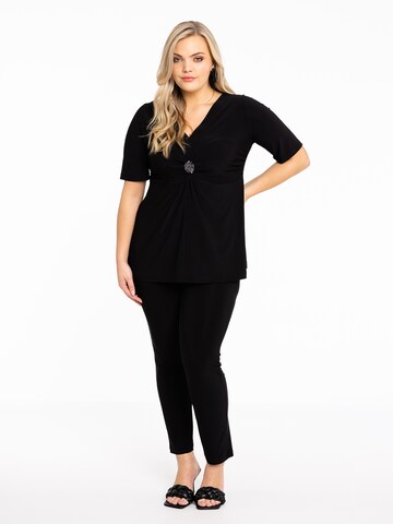 Yoek Tunic in Black