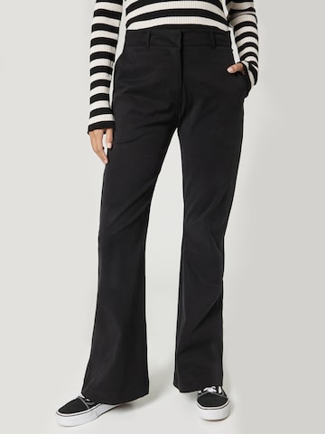 A LOT LESS Flared Pants 'CORA' in Black
