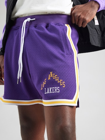 Mitchell & Ness Обычный Штаны 'LA Lakers' в Лиловый
