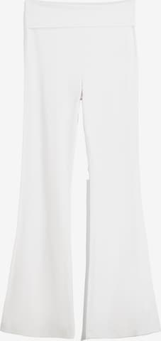 Bershka Flared Broek in Wit: voorkant