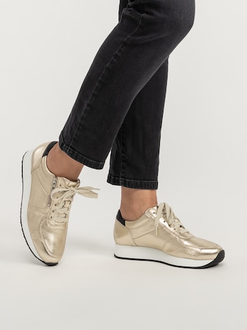 VITAFORM Sneaker in Gold