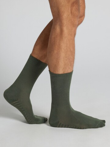 IUMAN Intimissimi Uomo Socks in Green: front