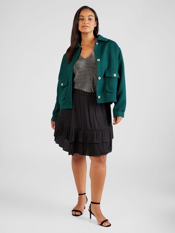 Veste mi-saison 'Emily' ONLY Carmakoma en vert