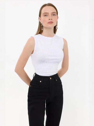 Top di Hiccup in bianco