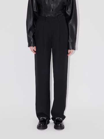 LeGer by Lena Gercke Loose fit Pleat-front trousers 'Inge Tall' in Black: front