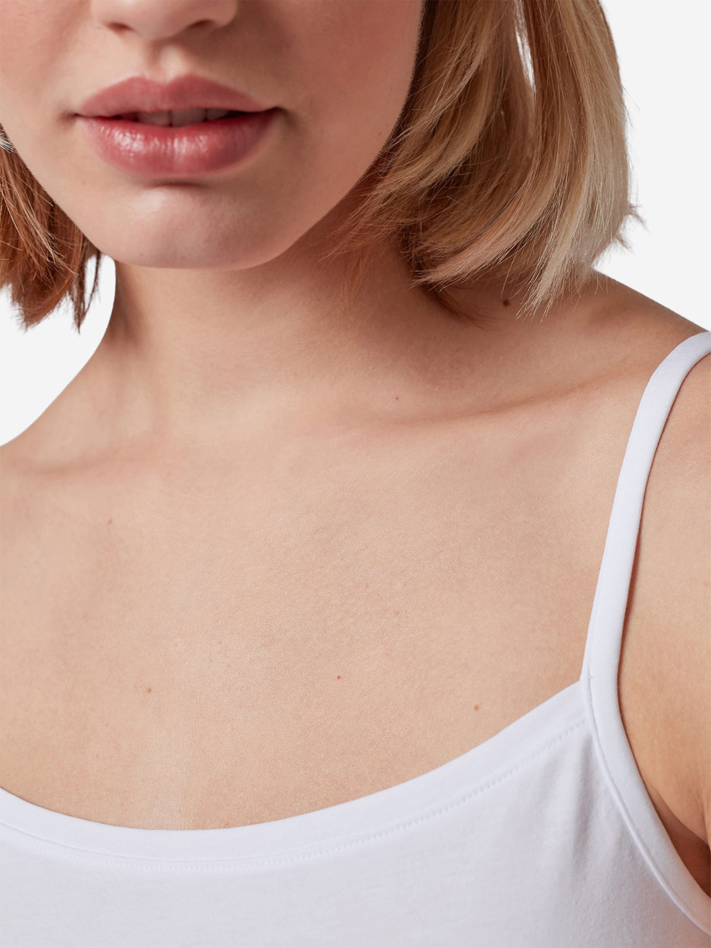 Haut ' Cotton Essentials ' Skiny en blanc