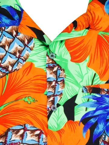 Maglietta 'Pineapple Hibiscus Black Line' di King Kameha in verde