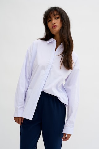 My Essential Wardrobe Bluse i blå: forside