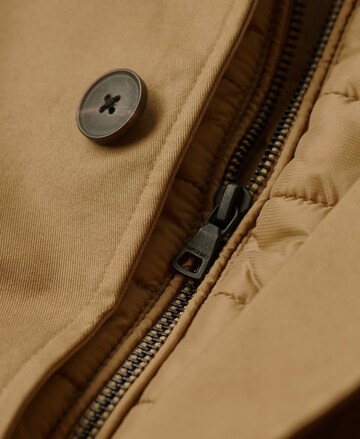 Superdry Tussenjas in Beige