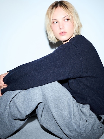 Bershka Пуловер в синьо