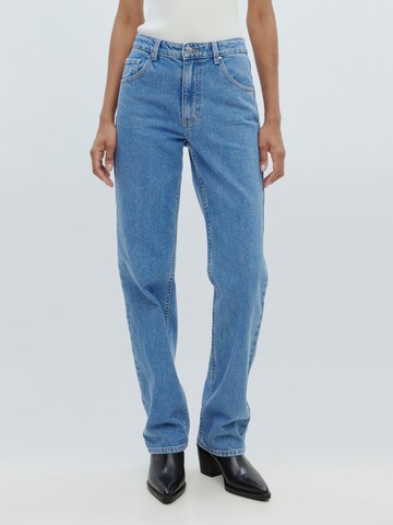 EDITED Regular Jeans 'Rowan' in Blauw: voorkant