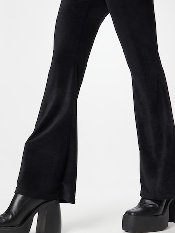 24COLOURS Rozkloszowany krój Spodnie w kolorze czarny