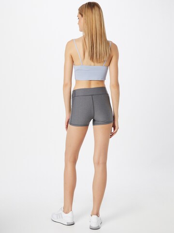 UNDER ARMOUR Skinny Sportshorts in Grau