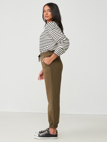 C&City Tapered Pants in Green