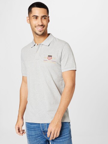 T-Shirt GANT en gris : devant