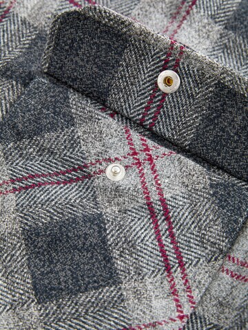 Next - Ajuste regular Camisa en gris
