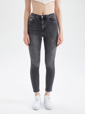 DeFacto Jeans in Black: front