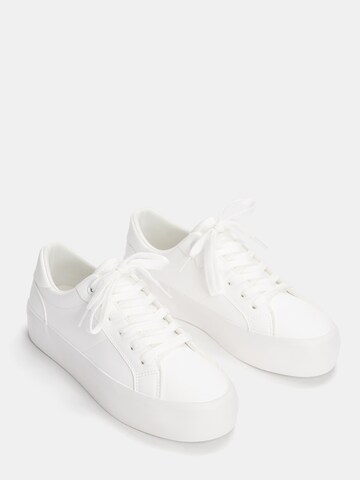 Baskets basses Pull&Bear en blanc