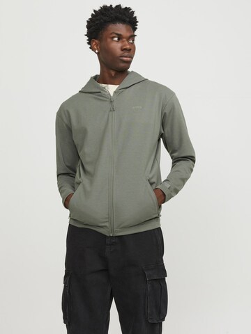 JACK & JONES Sweatjakke i grøn: forside