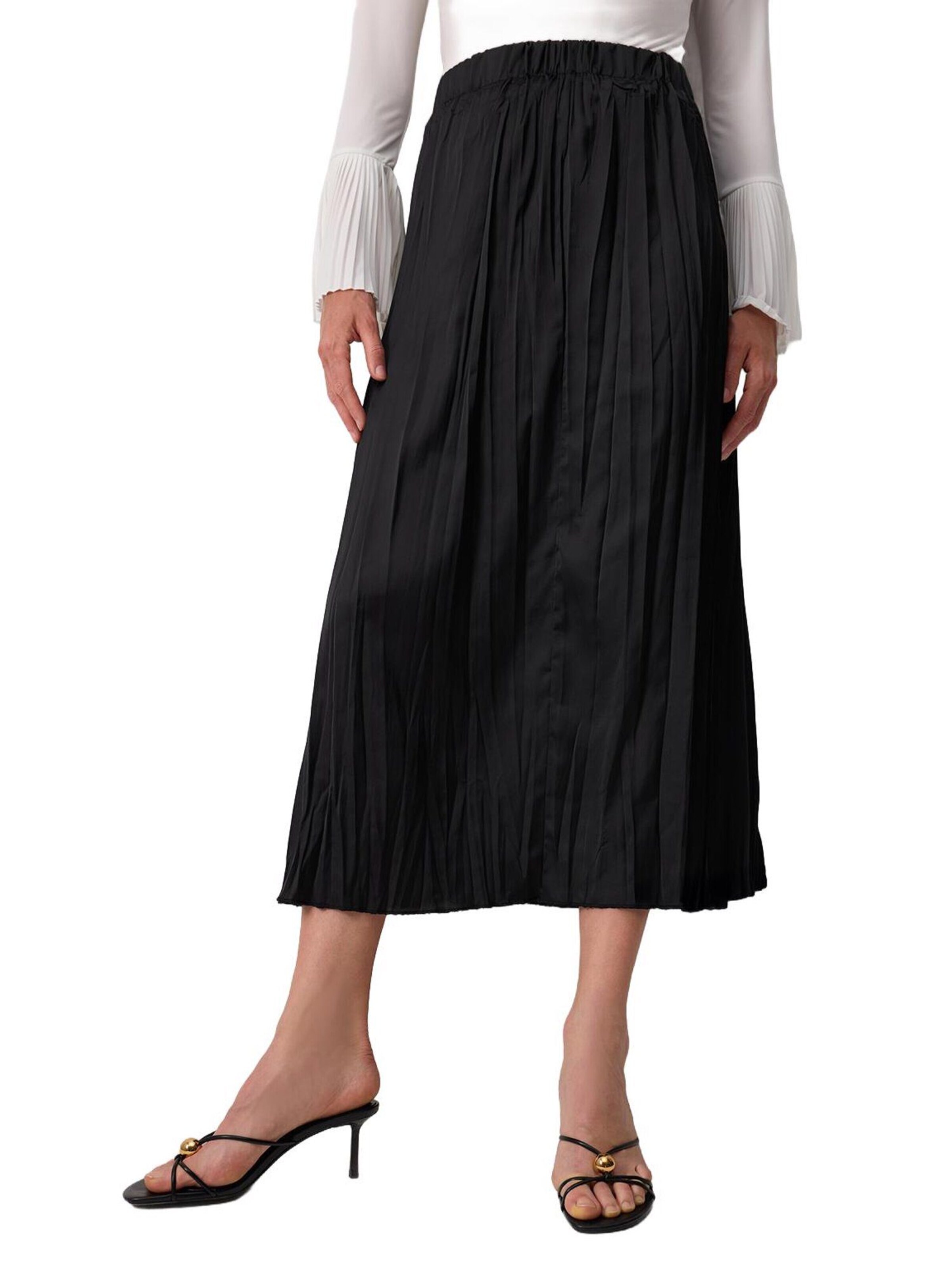 Touche Prive Skirt in Black