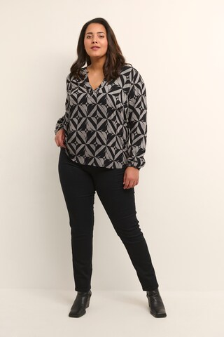 KAFFE CURVE Blouse 'Micca' in Zwart