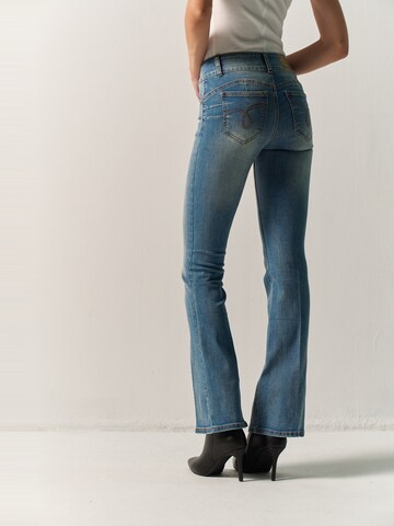 KOROSHI - Bootcut Vaquero en azul