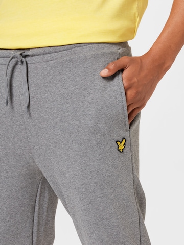 Lyle & Scott Zwężany krój Spodnie w kolorze szary