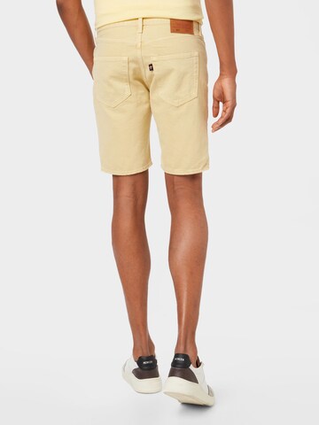 LEVI'S ® Regular Shorts '501' in Gelb