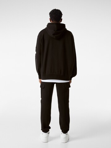 Bershka Tapered Cargobroek in Zwart