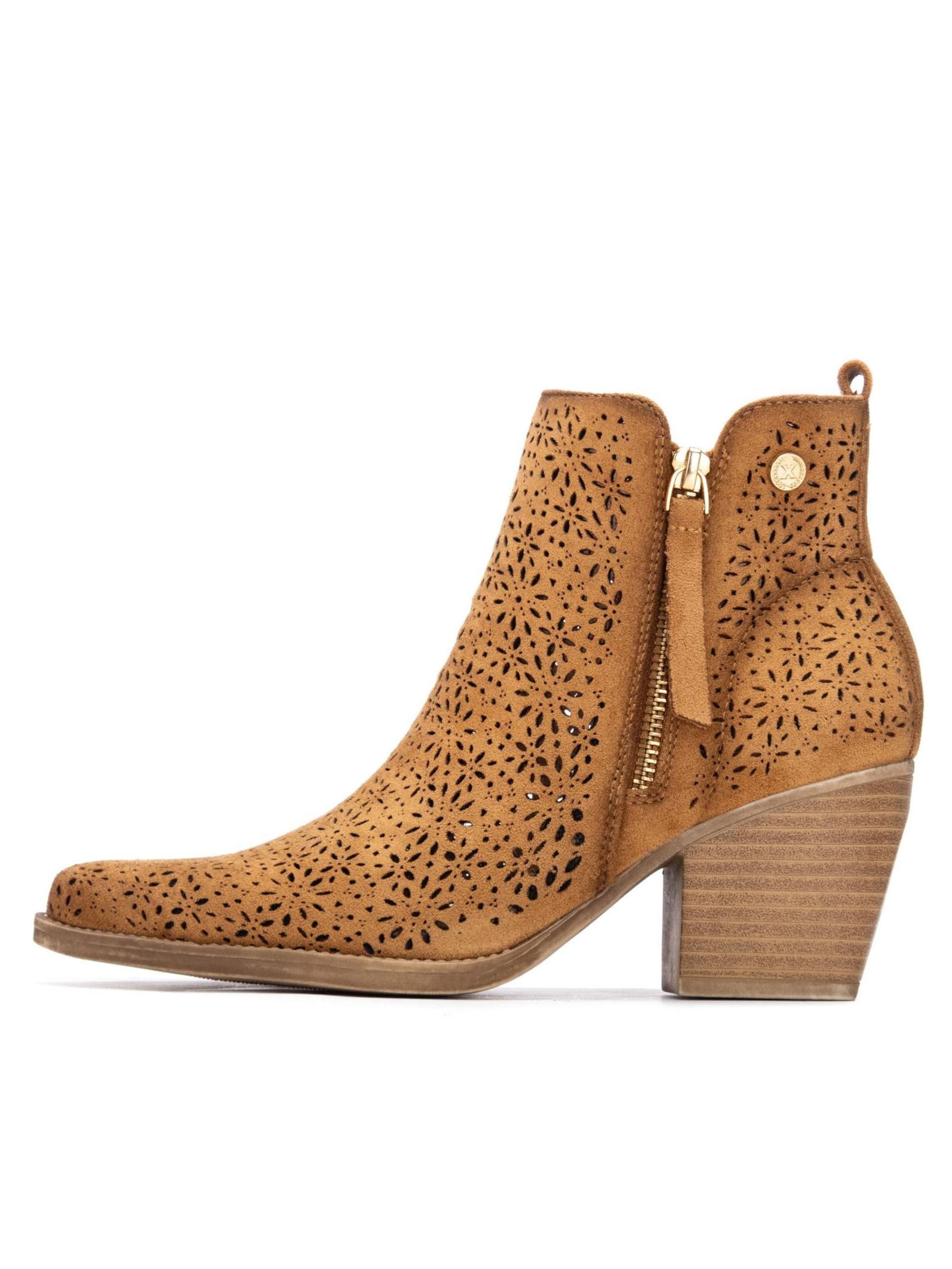 Xti Ankle Boots in Beige: front