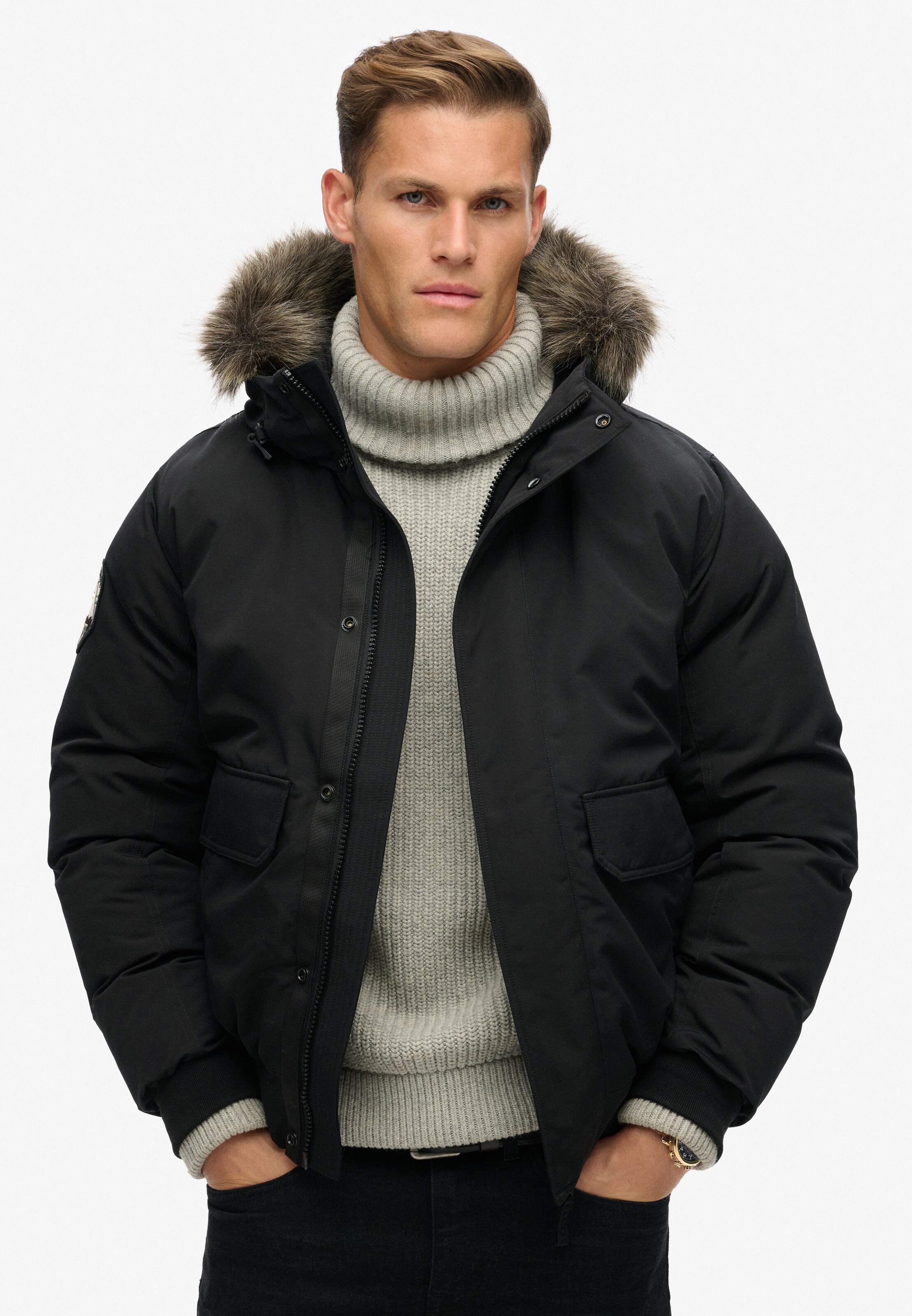 Superdry & Co Демисезонная куртка 'Everest' в Черный: спереди
