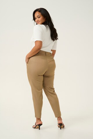 Coupe slim Pantalon 'Leana' KAFFE CURVE en beige