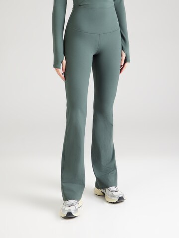 Flared Pantaloni sportivi 'ZENVY' di NIKE in verde: frontale